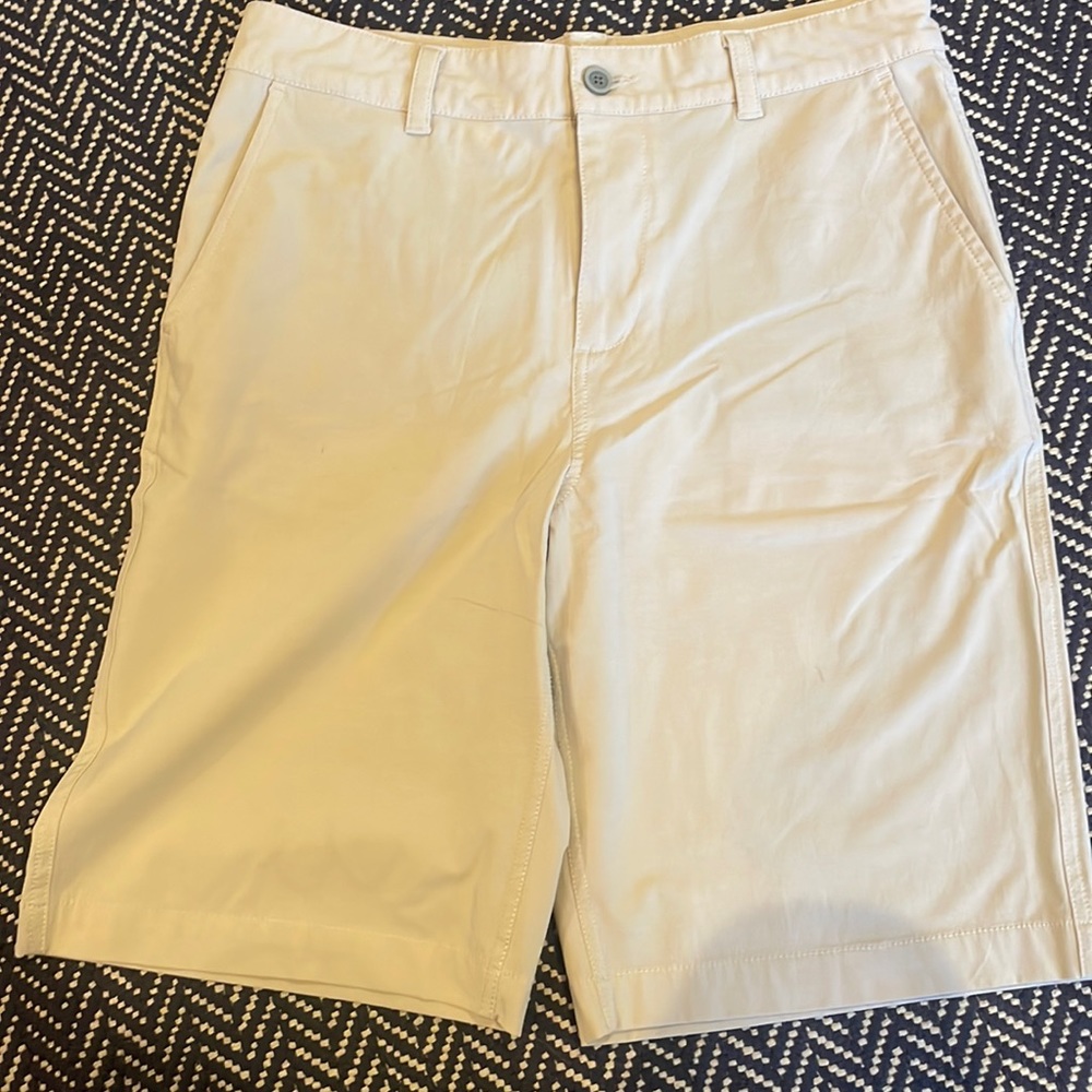 Southern Tide boys performance khaki shorts 16